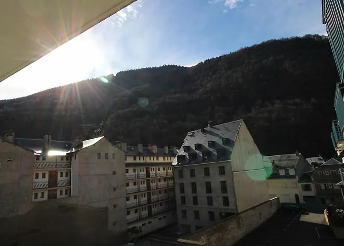 Appartement Bagnères-de-luchon, 1 Pièce, 4 Personnes - Fr-1-313-193 Bagnères-de-Luchon