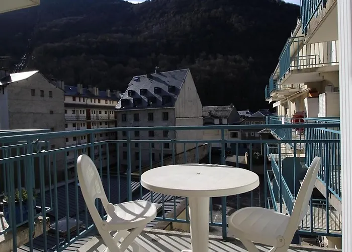 Appartement Bagnères-de-luchon, 1 Pièce, 4 Personnes - Fr-1-313-193 *